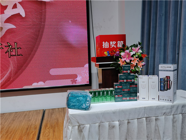 绵阳多宝网页版和中旅假日旅行社2025年新春(chūn)团拜会暨(jì)新品发布(bù)会